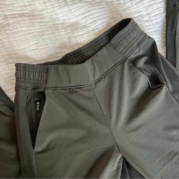 Athleta Brooklyn jogger in Mountain Olive - Picture 6 of 14